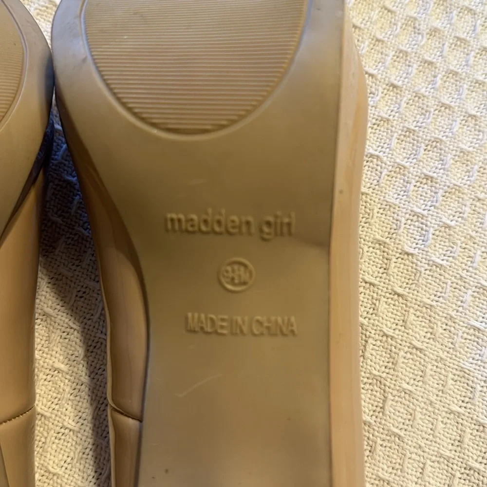 Madden girl‎ NWOB Nude Round Toe Heel